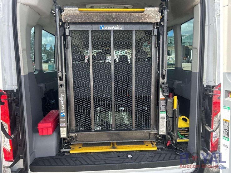 2016-ford-transit-image-35