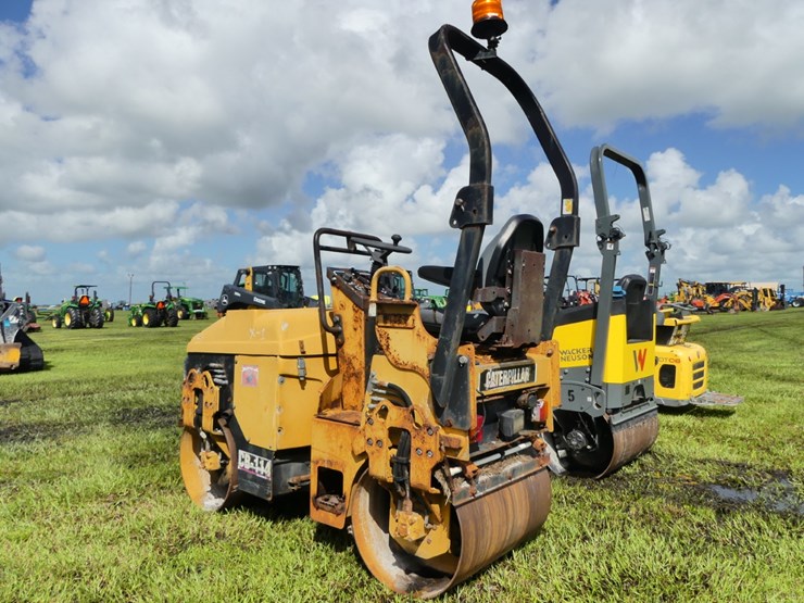 caterpillar-cb-114-image-4