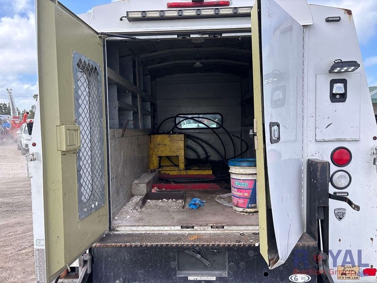 2016-ford-f550-image-24