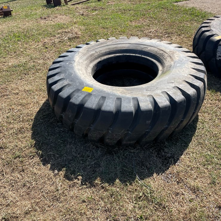#2035 • 16.00-25 Industrial Tire Inv# 29767