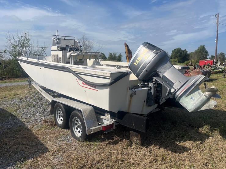 #142-•-boston-whaler-25ft-center-console-boat-with-yamaha-vx-250-engine-image-1