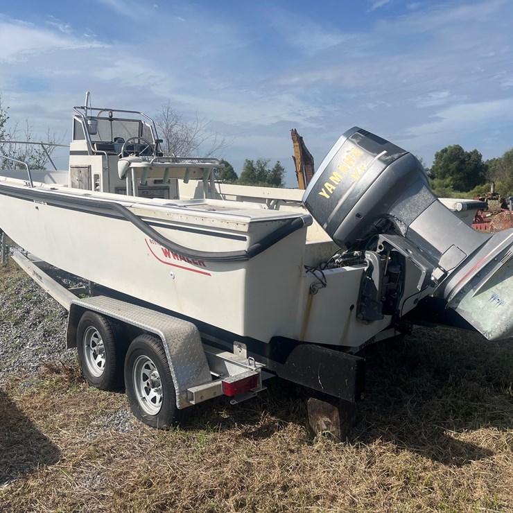 #142 • BOSTON WHALER 25FT CENTER CONSOLE BOAT WITH YAMAHA VX 250 ENGINE