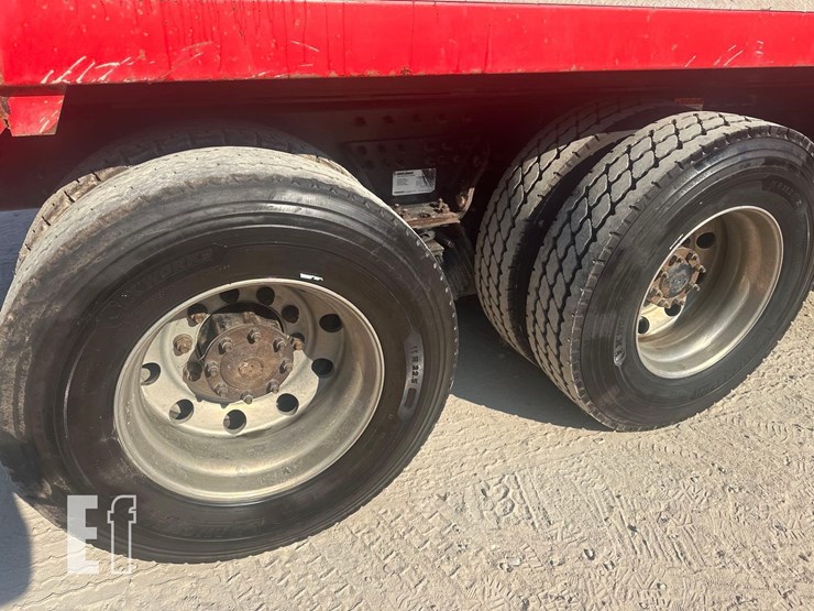 2019-peterbilt-567-image-18