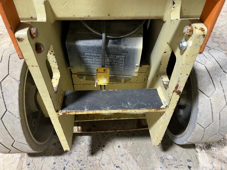 jlg-2630es-image-13