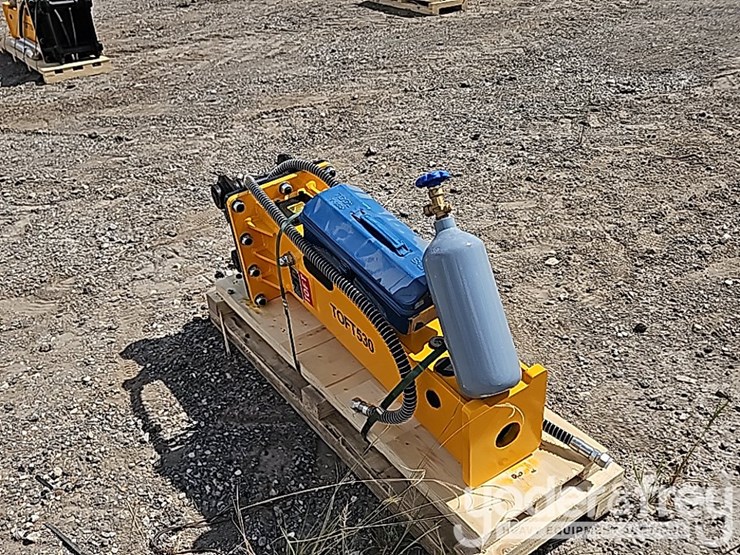 2025-caterpillar-304-image-7