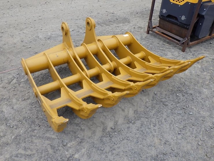 caterpillar-320-image-4
