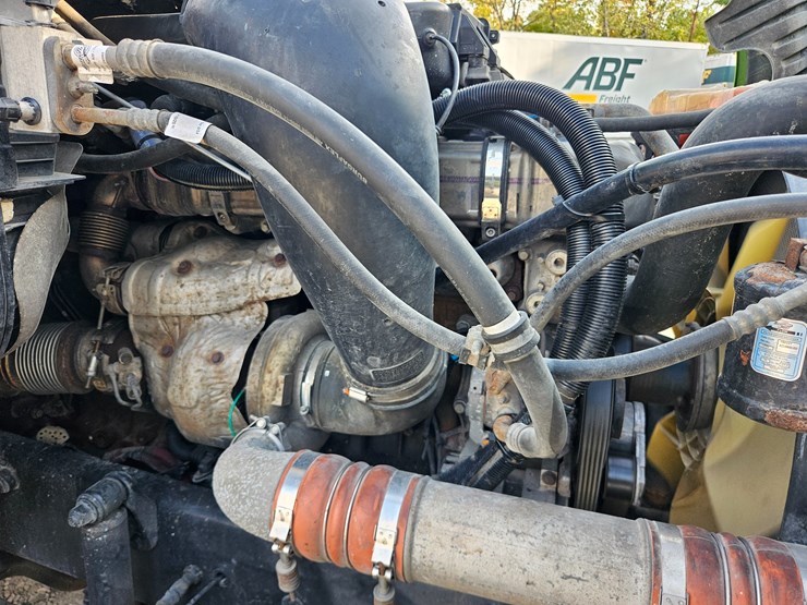 2017-freightliner-cascadia-125-image-39