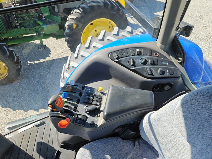 2010-new-holland-tg210-image-16