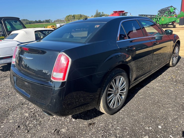 2012-chrysler-300-s-image-6