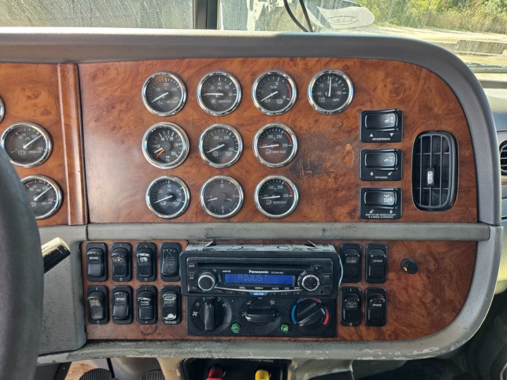 2007-peterbilt-379-image-52