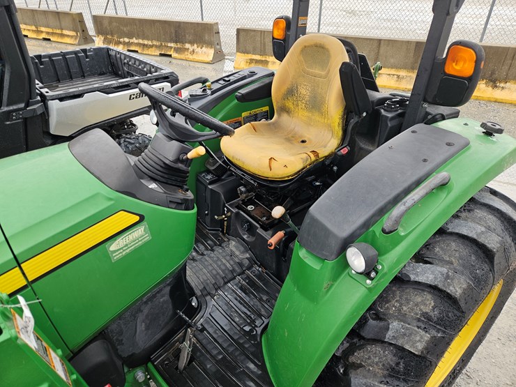2015-john-deere-4044r-image-7