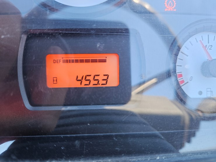 2015-massey-ferguson-4709-image-18