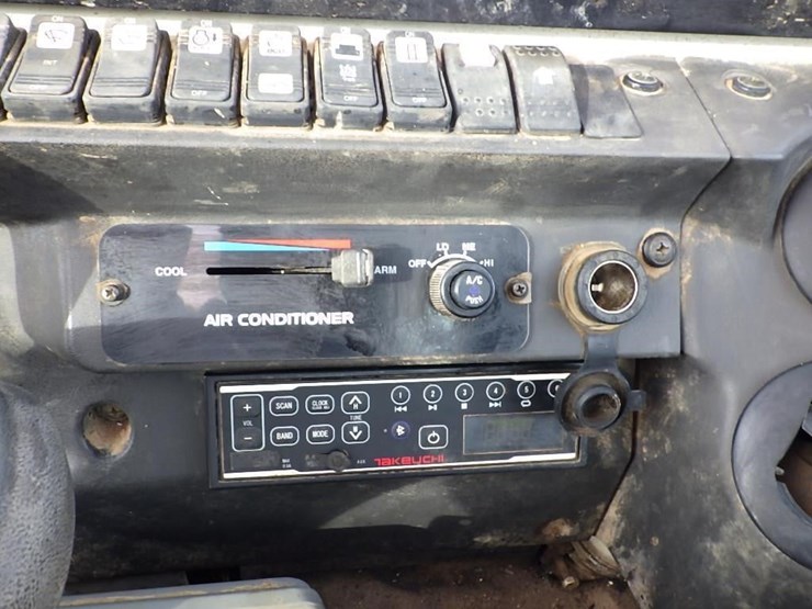 takeuchi-tb240-image-44