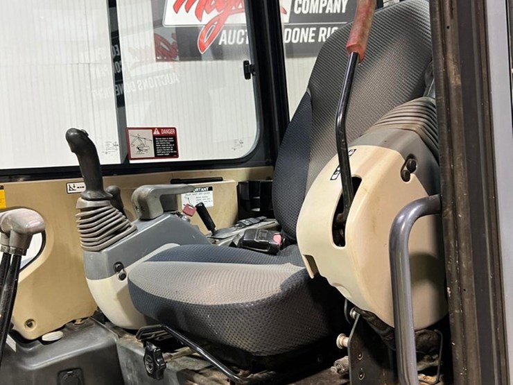 deere-27d-image-25
