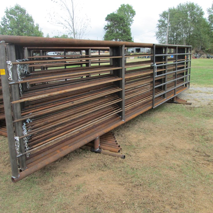 #72 • (9) Freestanding Panels & (1) Gate Inv # 29826
