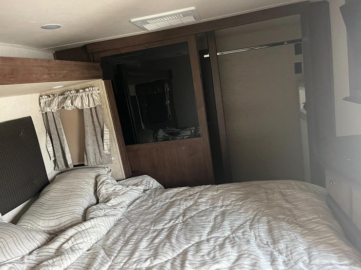 2017-sierra-5th-wheel-camper-image-25