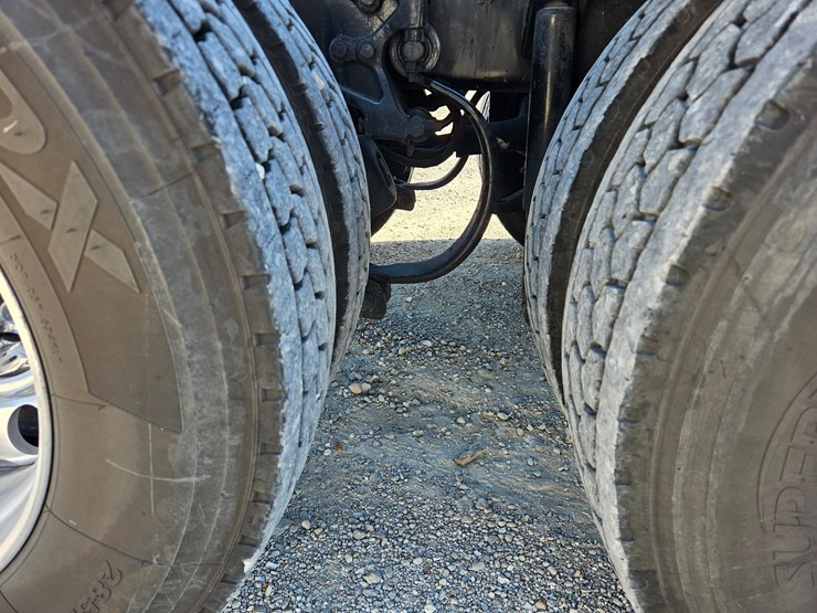 2013-peterbilt-389-image-98
