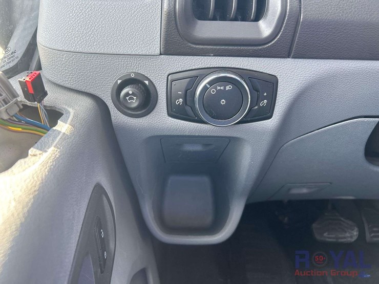 2016-ford-transit-image-17