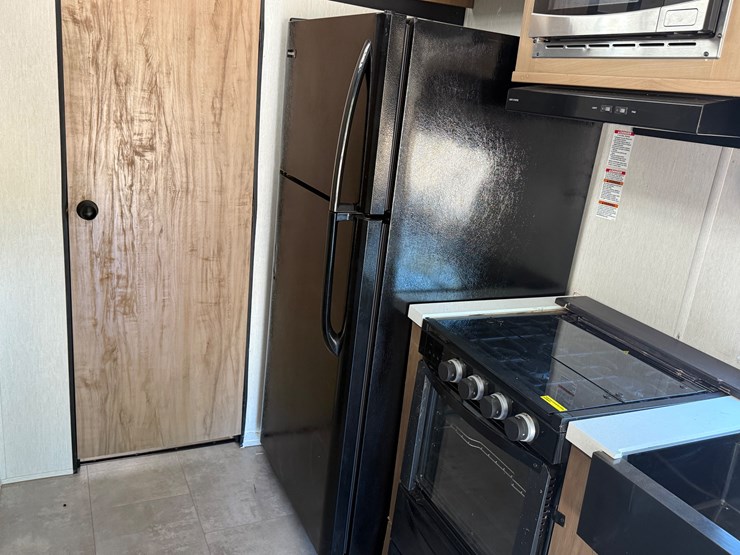 #6895-•-2024-forrest-river-timberwolf-mini-loft-camper-image-54