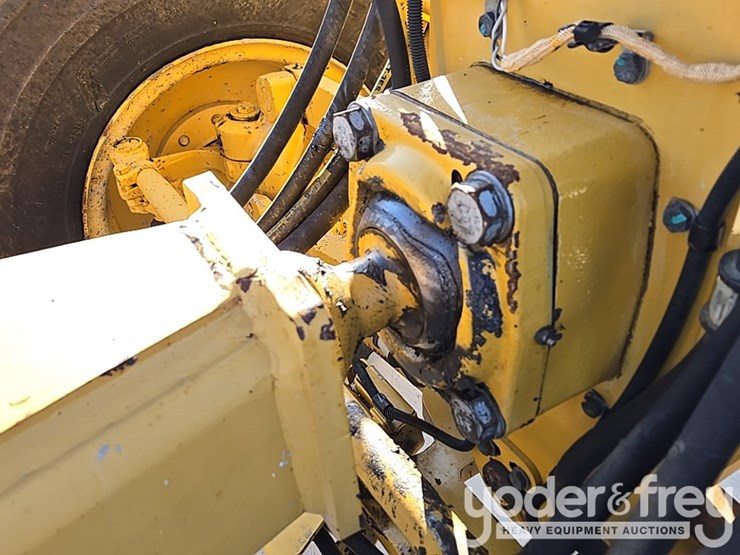 2016-caterpillar-140m3-image-22