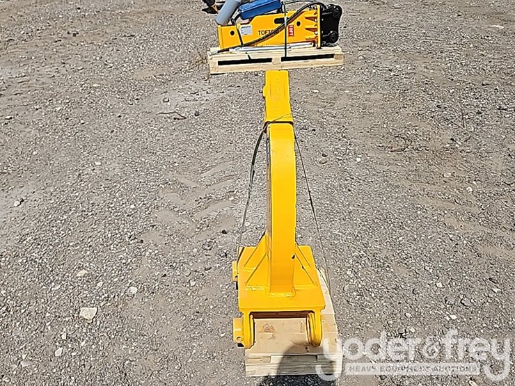 2025-caterpillar-305-image-4
