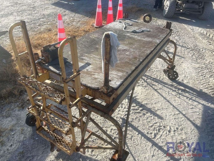 hydraulic-maintenance-workbench-lift-stand-image-4