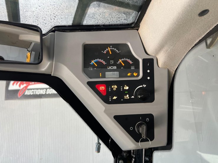 jcb-3ts-8t-image-24