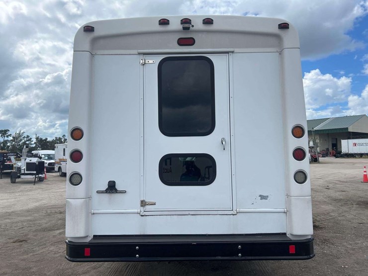 2016-ford-f550-image-22