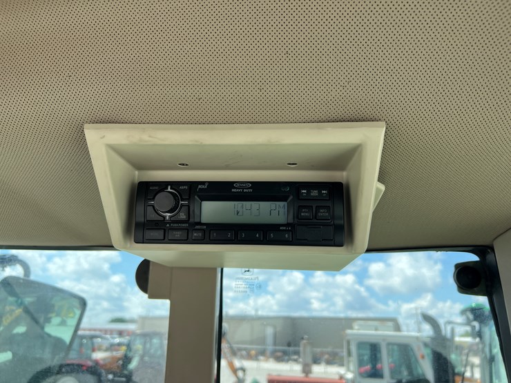 2006-john-deere-6715-image-12