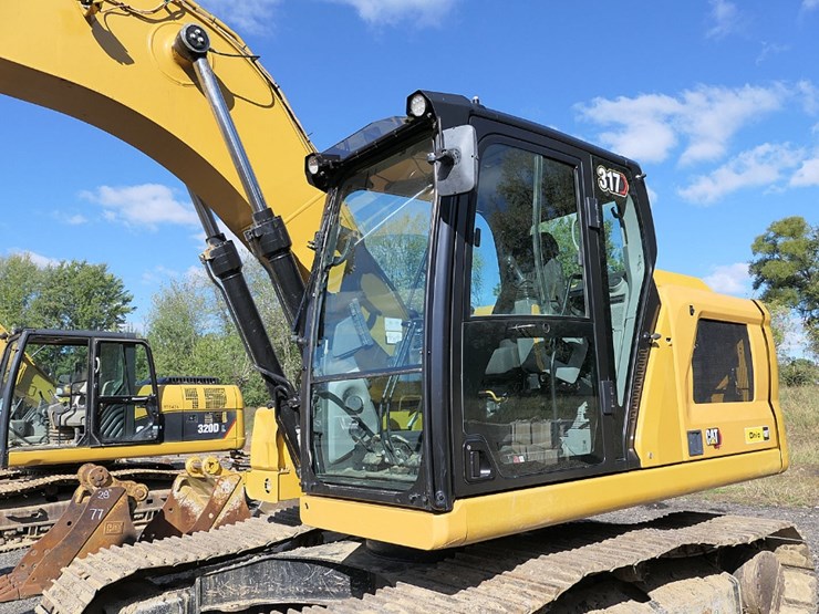 caterpillar-317-image-13