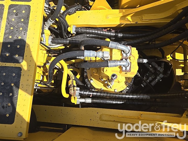 2022-komatsu-pc490-lc-11-image-48