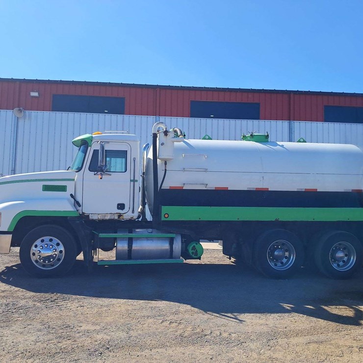 2000 Mack CH Tanker Truck