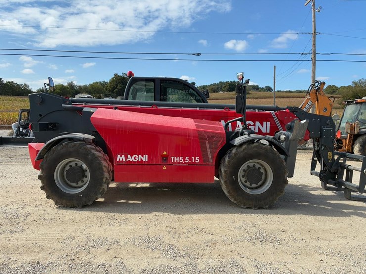 2022-magni-th5.15-telehandler-image-7