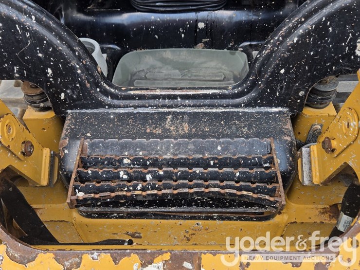 2016-caterpillar-259d-image-44