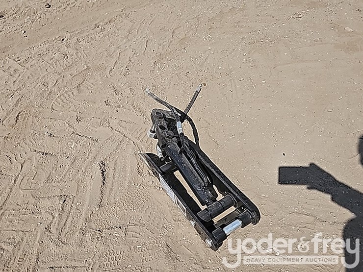 unused-ir-hydraulic-thumb-clamp-to-suit-mini-excavator-image-1