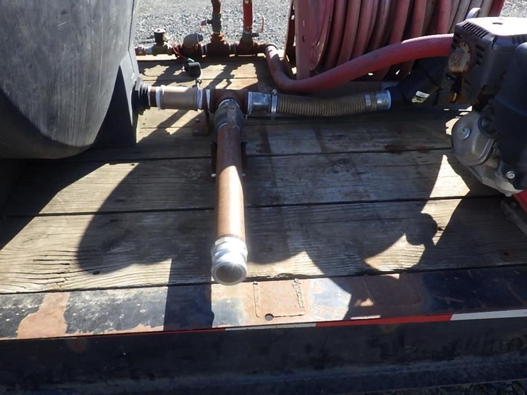 load-trail-12'-t/a-1,065-gallon-water-trailer-image-12
