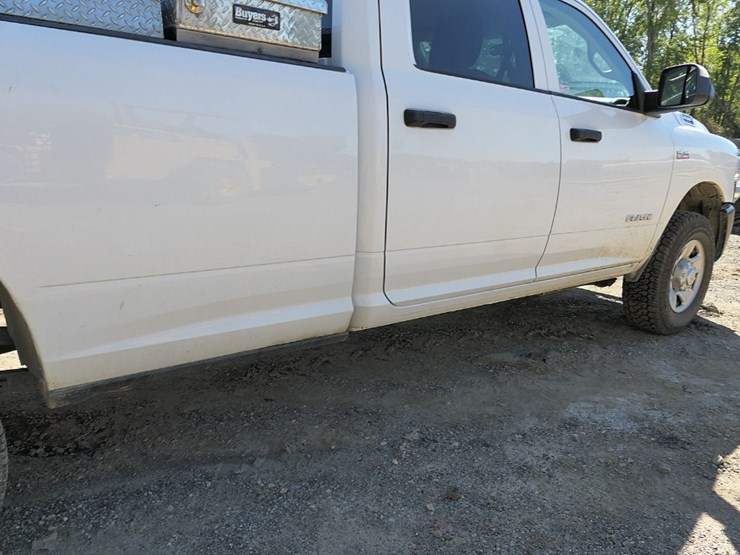 2020-dodge-ram-3500-image-16