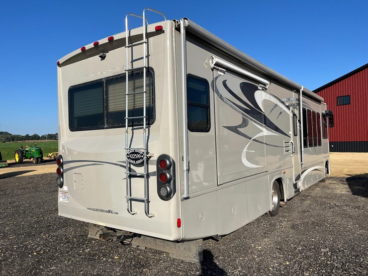 2005-gulf-stream-sun-voyager-motorhome-image-12