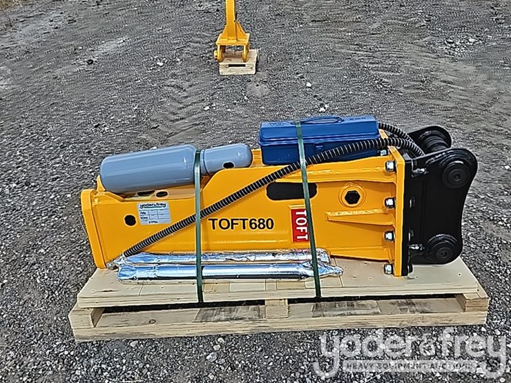 2025-caterpillar-305-image-2