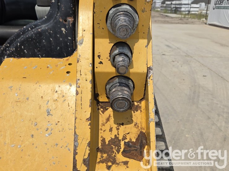 2016-caterpillar-259d-image-25