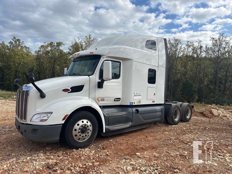 2020-peterbilt-579-image-1