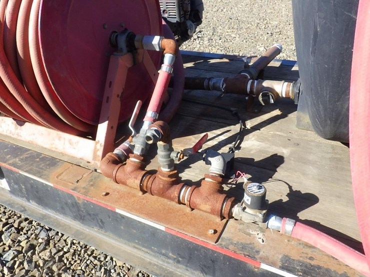 load-trail-12'-t/a-1,065-gallon-water-trailer-image-19