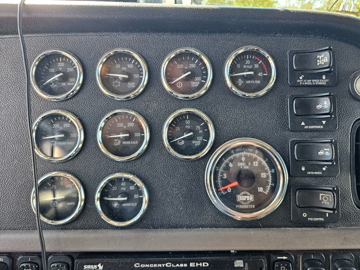 2013-peterbilt-389-image-67