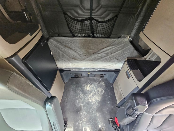 2017-freightliner-cascadia-125-image-69