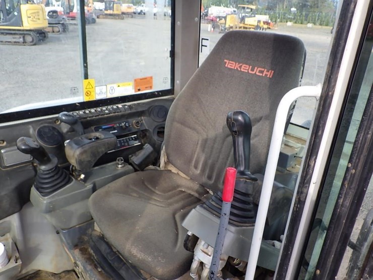takeuchi-tb240-image-41