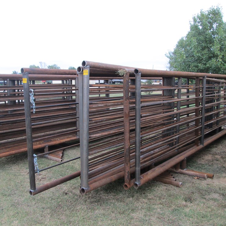 #64 • (9) Freestanding Panels & (1) Gate Inv # 29805