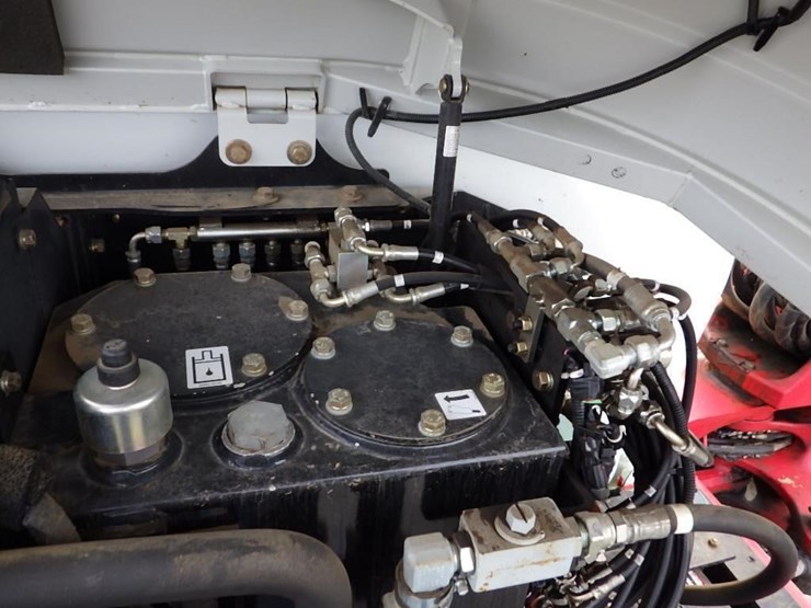 takeuchi-tb240-image-26