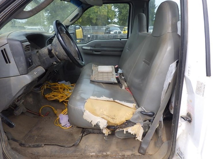 2004-ford-f550-image-15