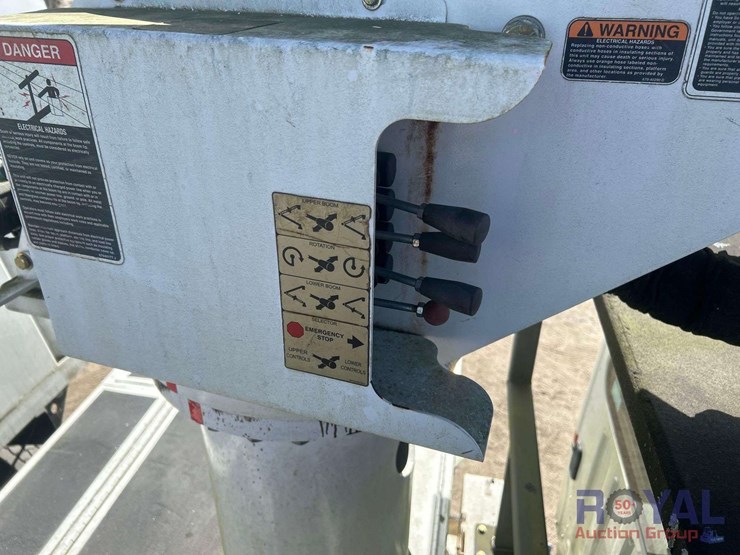 2015-freightliner-m2-106-altec-insulated-forestry-bucket-truck-image-28