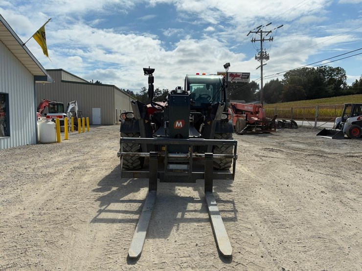 2022-magni-th5.15-telehandler-image-9